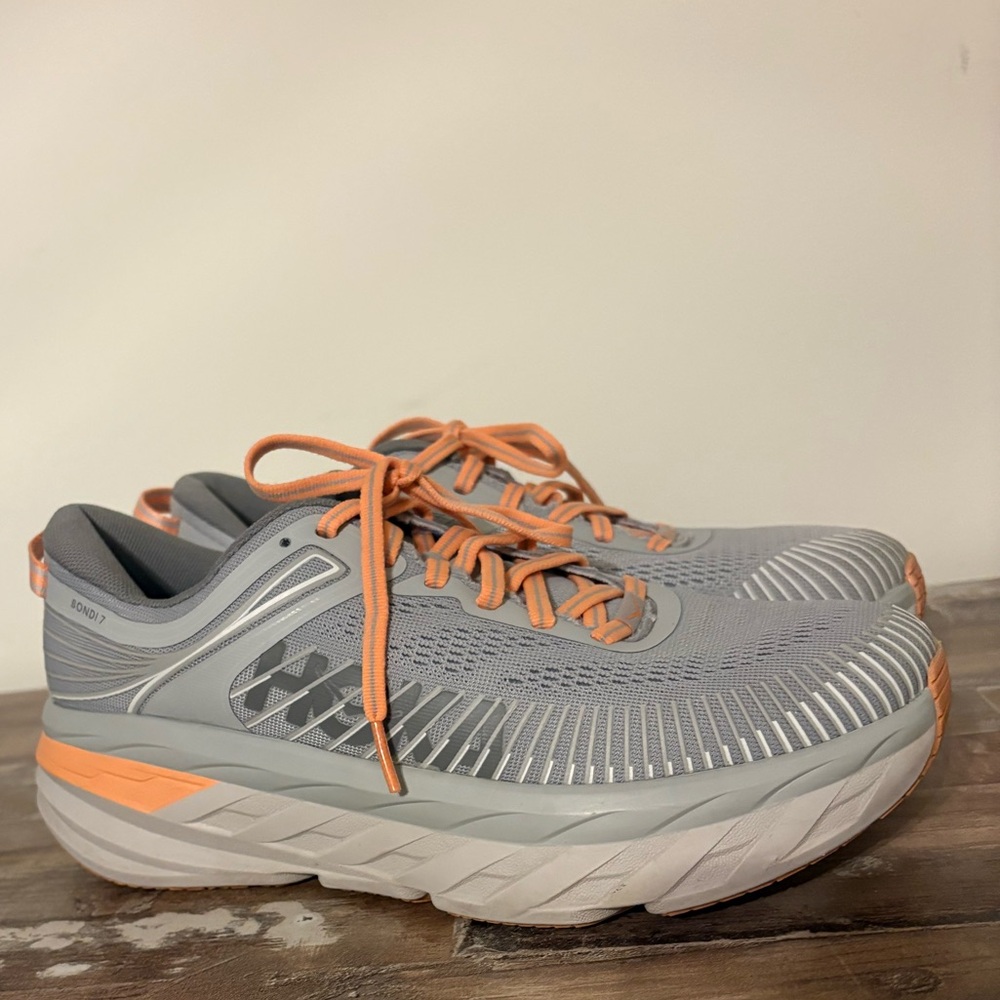 HOKA Bondi 7 Sneakers